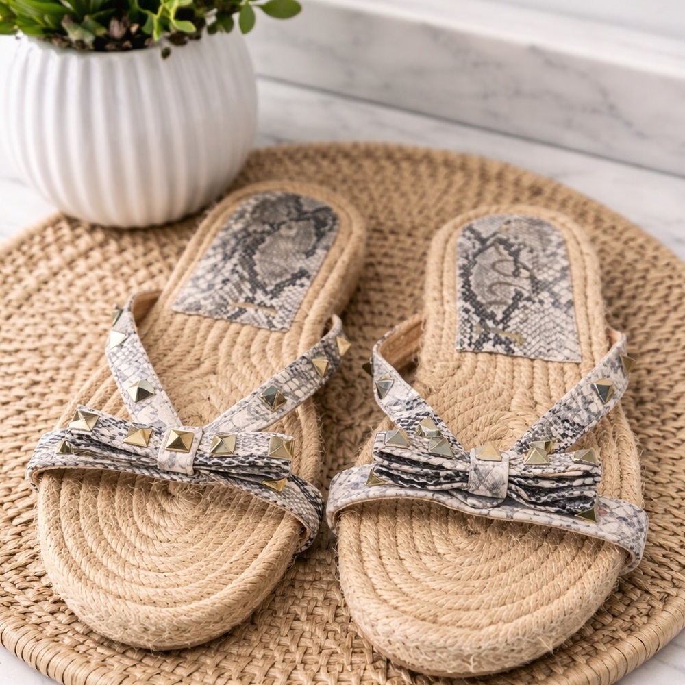CCocci slip on thong shoes size 7